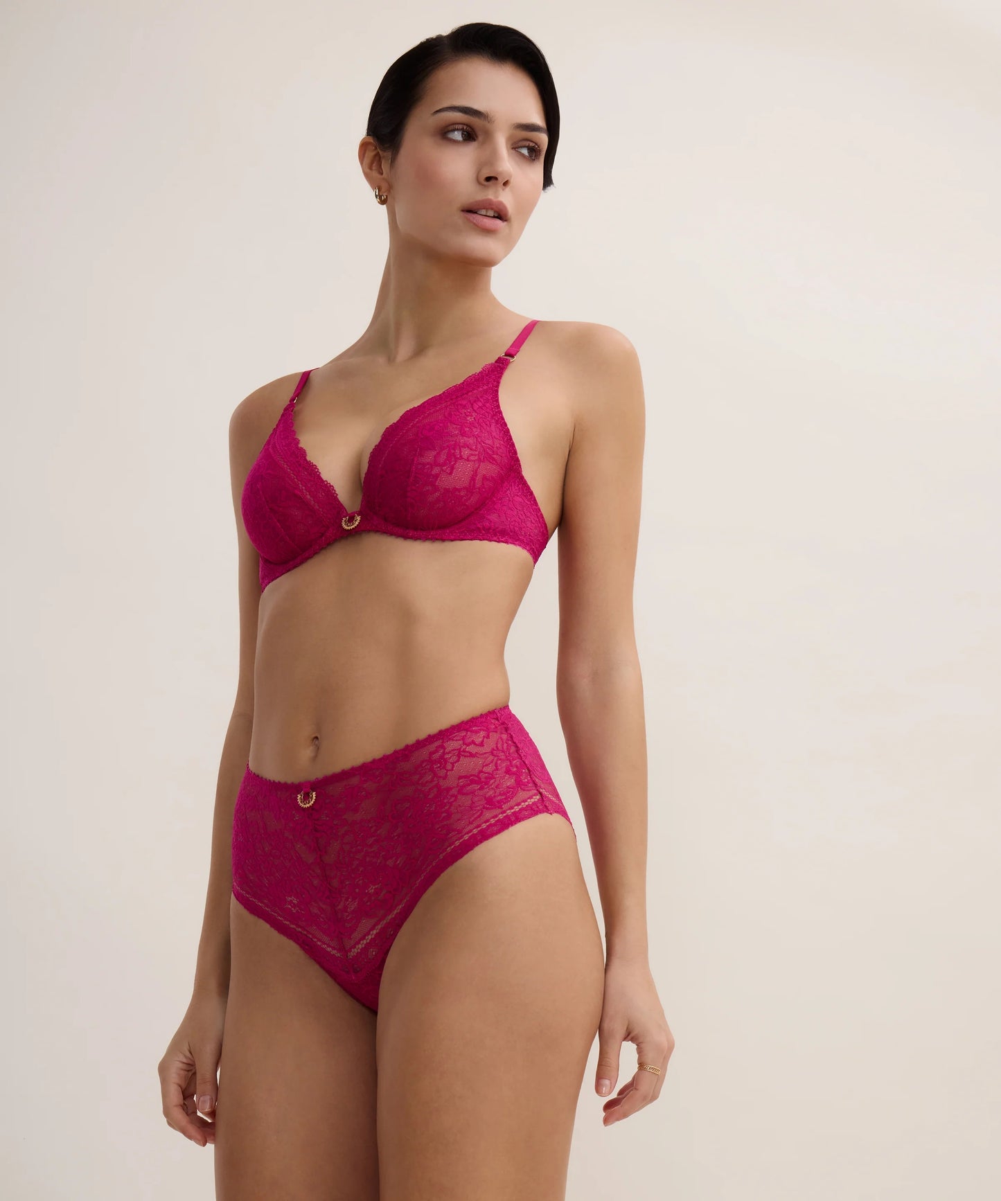 HogeslipIvresse7A24PinkMuse__3