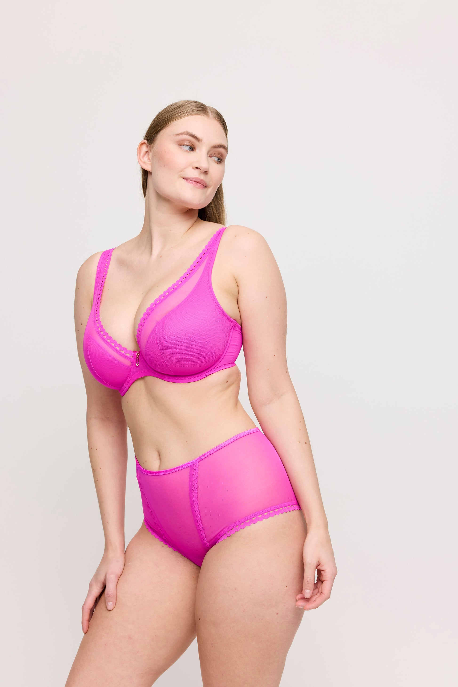 PlungeBhVIVGIRL0142464CAFCAF__3